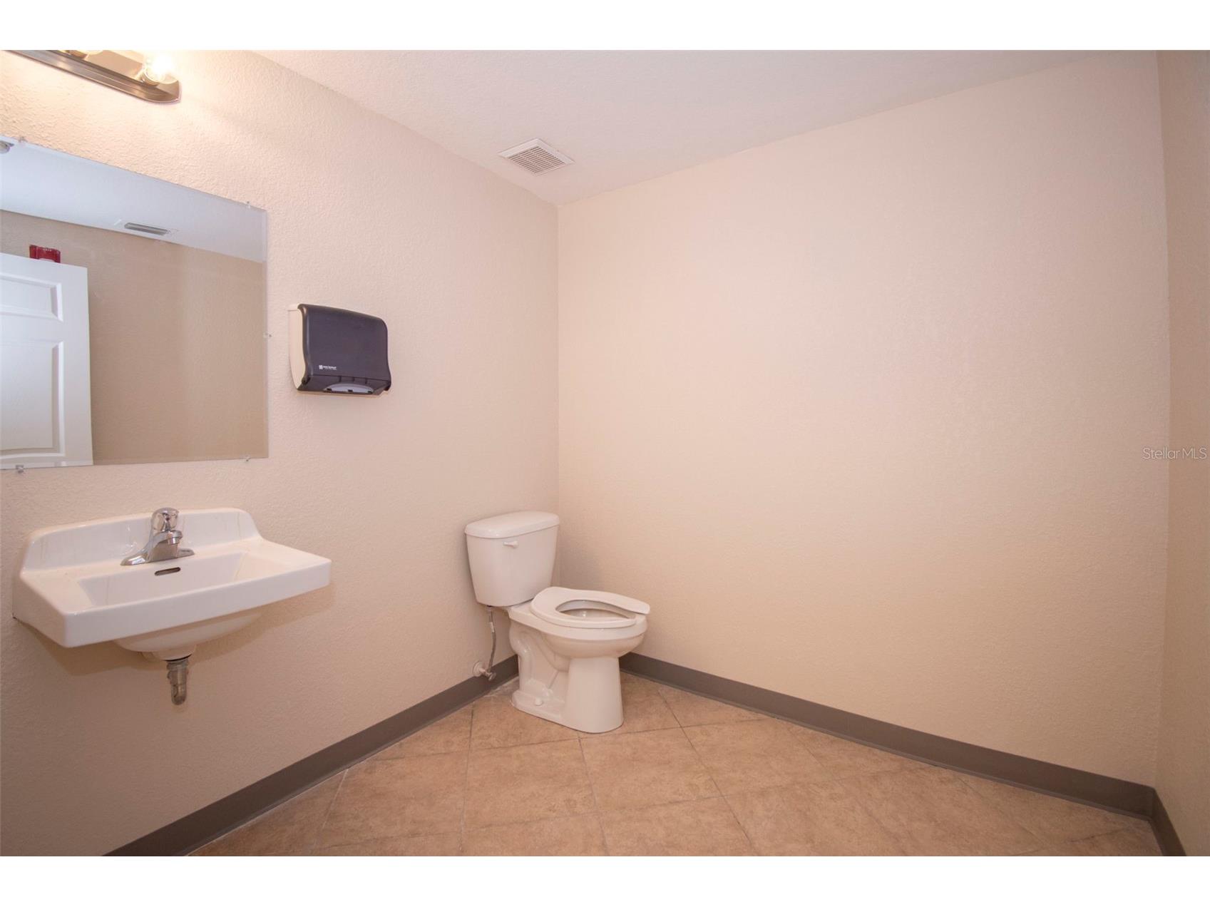 3221 Tamiami Trl #16 Port Charlotte FL 33952 C7489584 image17