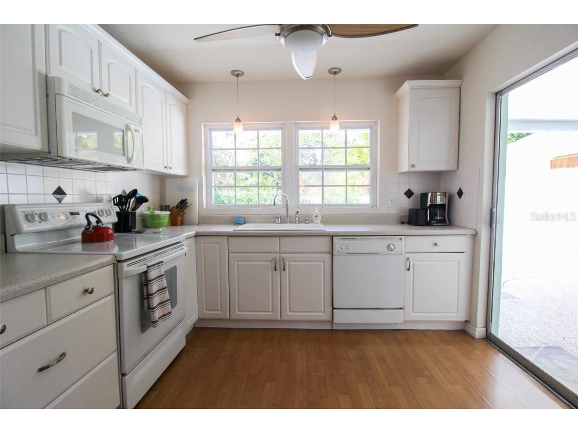 3223 Rowena Street Sarasota FL 34231 A4552338 image17