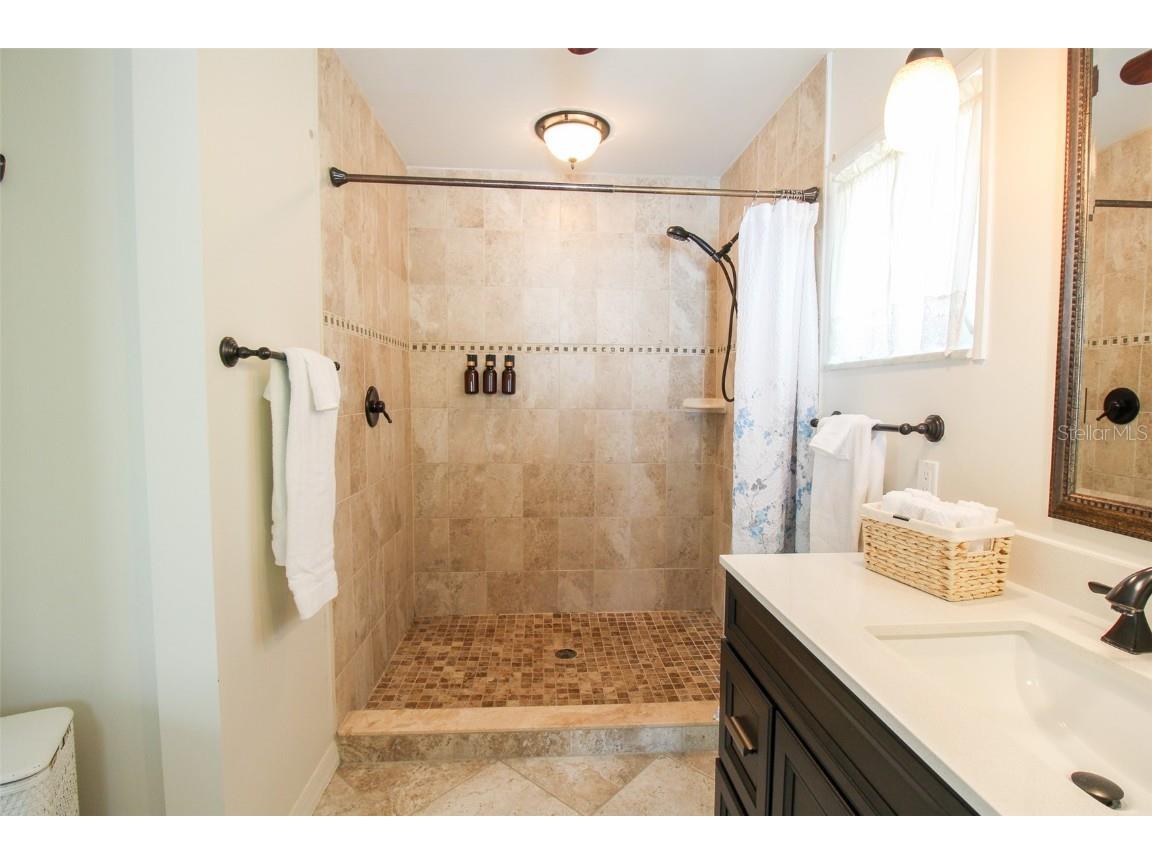 3223 Rowena Street Sarasota FL 34231 A4552338 image40