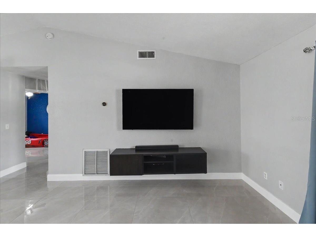 3223 Tamarind Drive Edgewater FL 32141 O6399485 image9