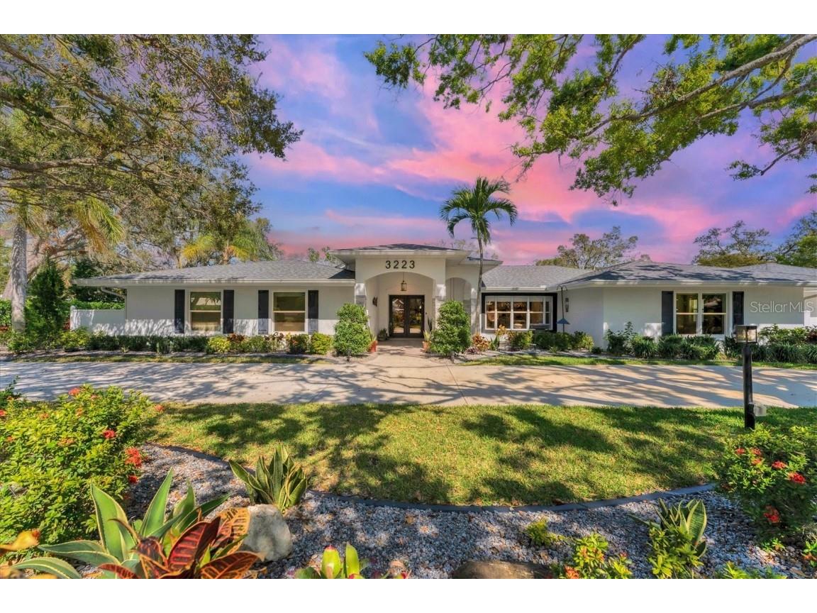 3223 W Forest Lake Circle Sarasota FL 34232 A4643419 image1