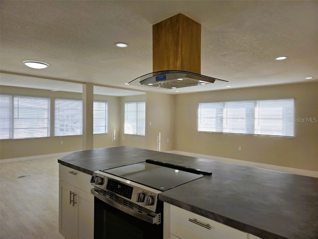 3224 Aspen Terrace Sarasota FL 34237 A4674518 image10