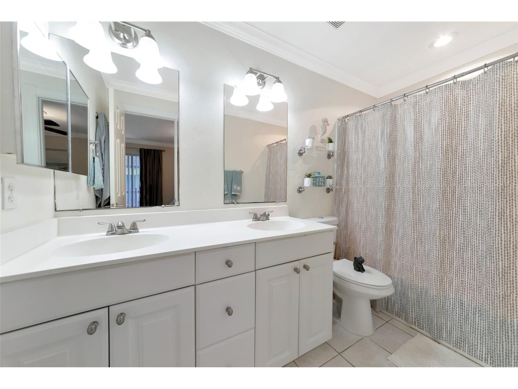 3225 Ramblewood Drive Sarasota FL 34237 A4678479 image33