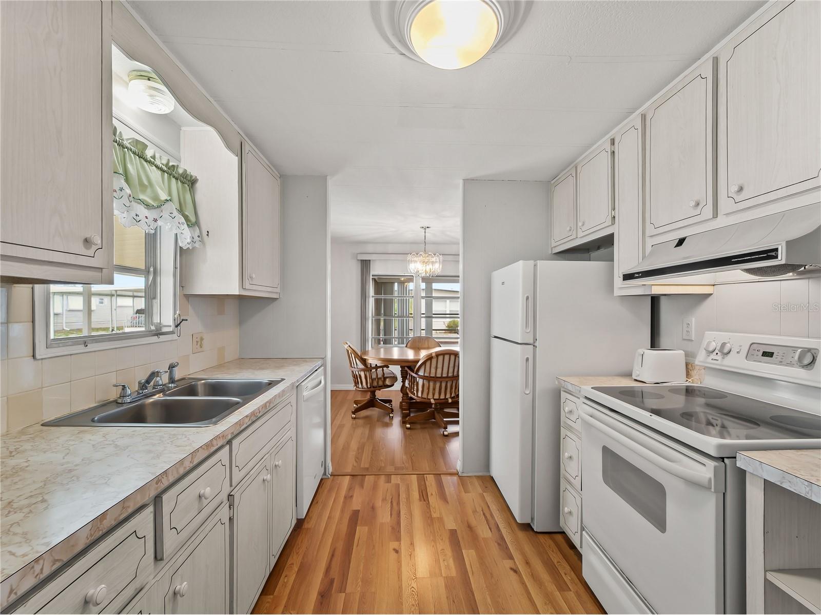 3226 Sweet Bay Terrace Sarasota FL 34237 A4698716 image8