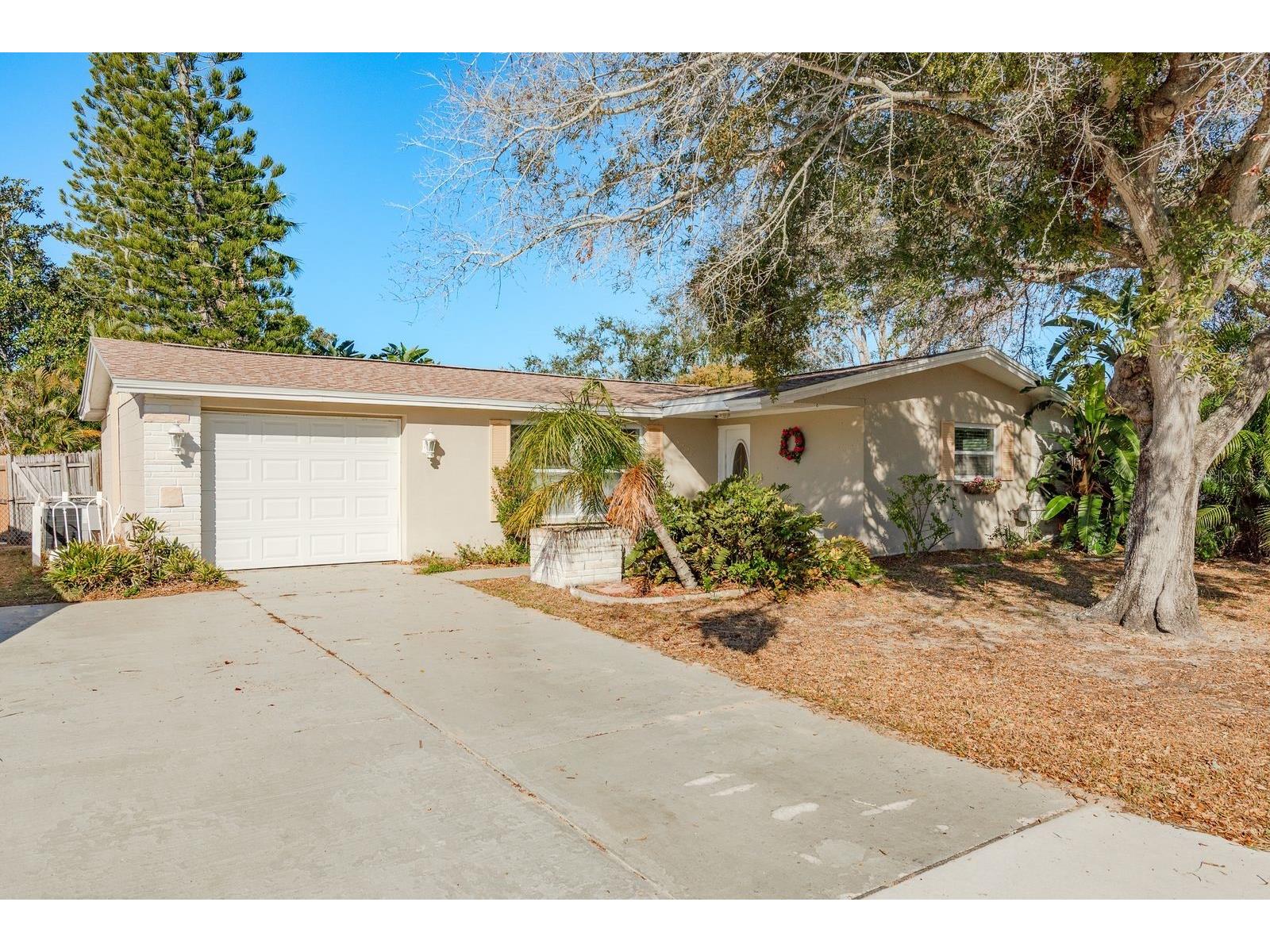 3227 Rock Royal Drive Holiday FL 34691 TB8474465 image1