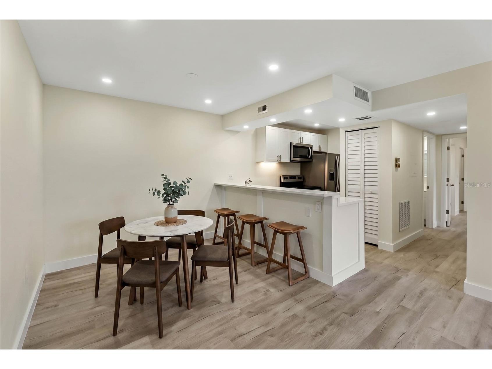 3229 Beneva Road #203 Sarasota FL 34232 A4694705 image1