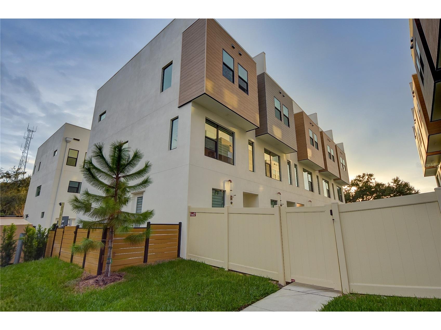 323 15th Street N Saint Petersburg FL 33705 TB8465064 image1