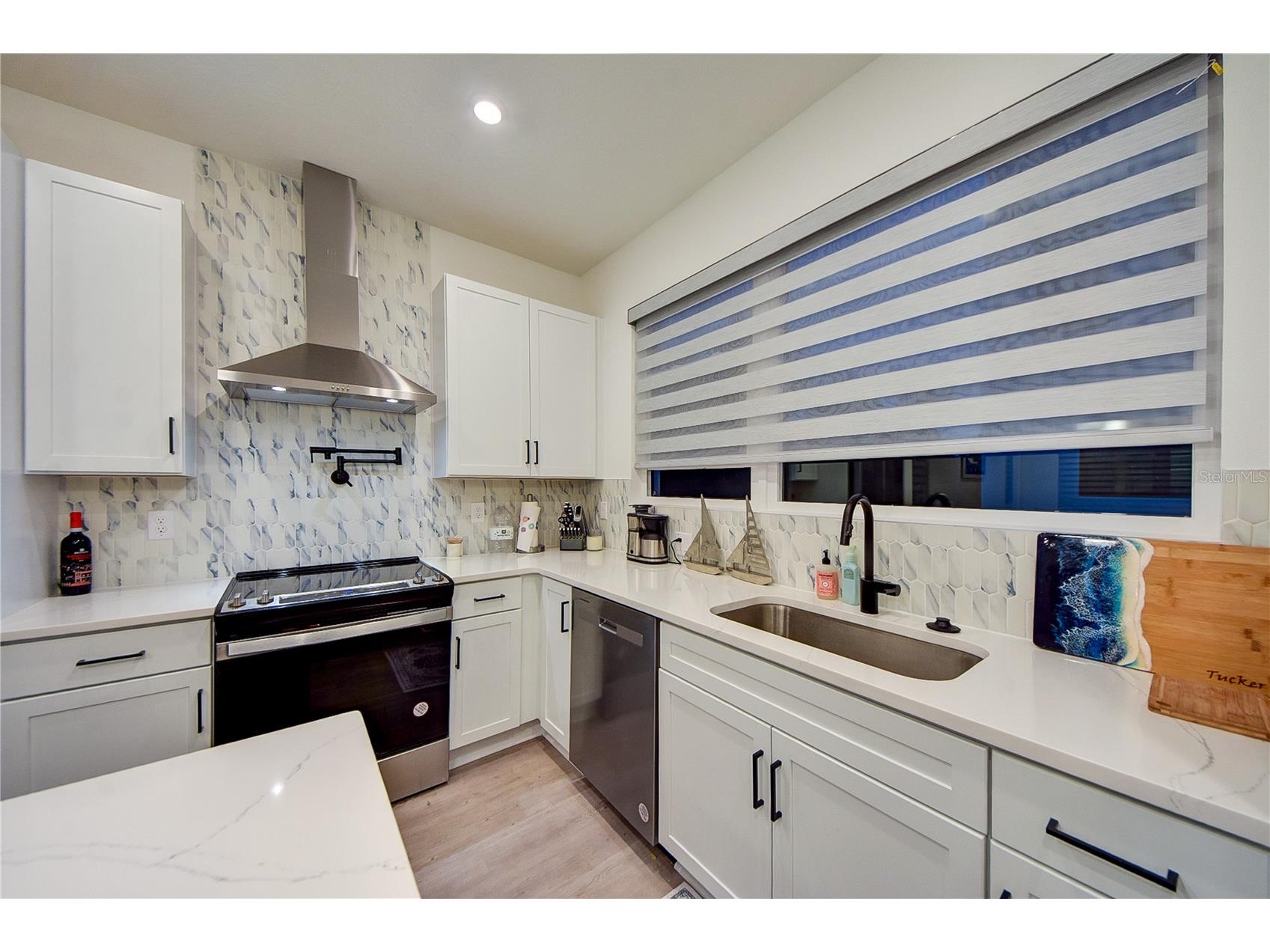 323 15th Street N Saint Petersburg FL 33705 TB8465064 image28