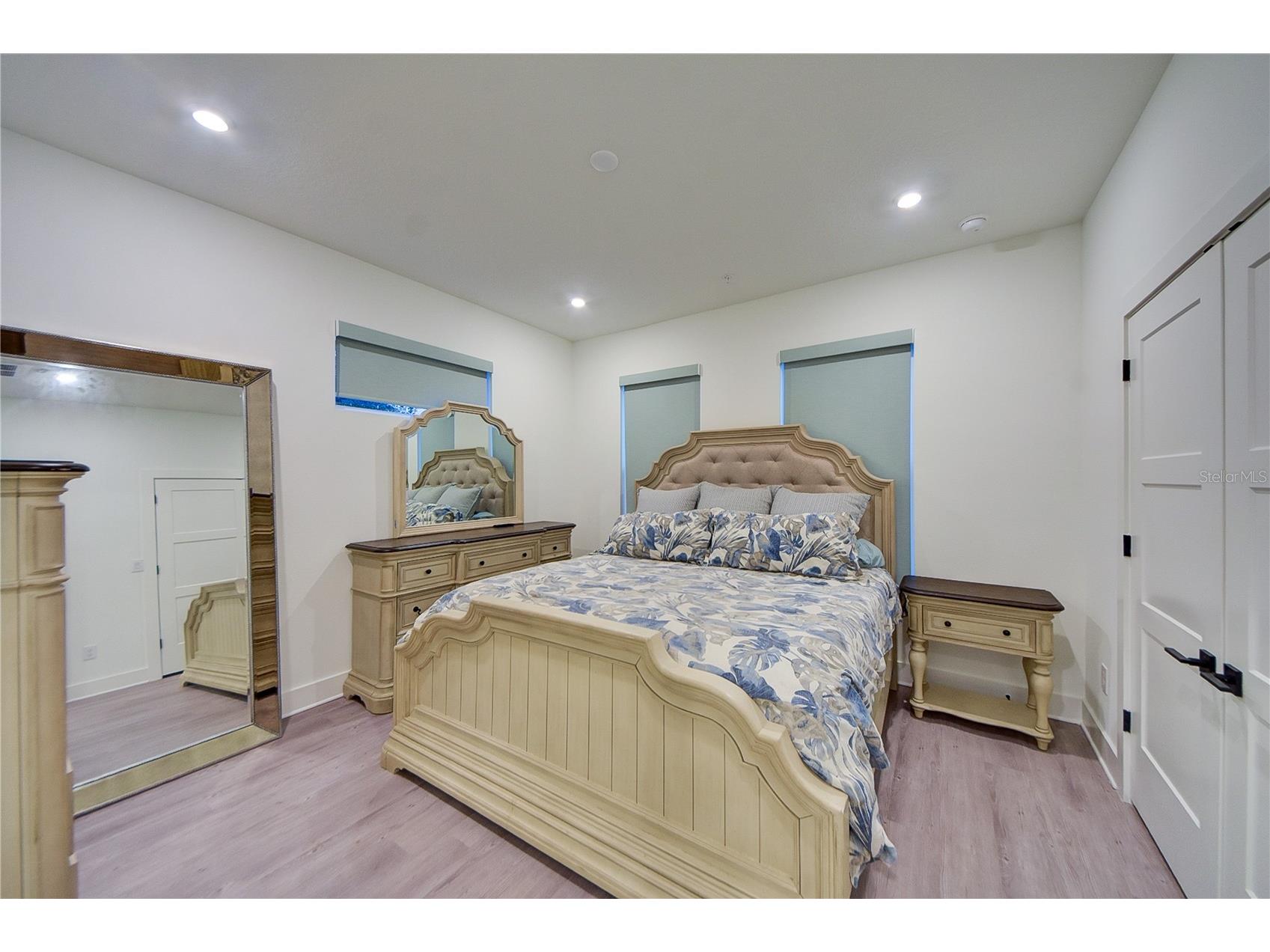 323 15th Street N Saint Petersburg FL 33705 TB8465064 image34