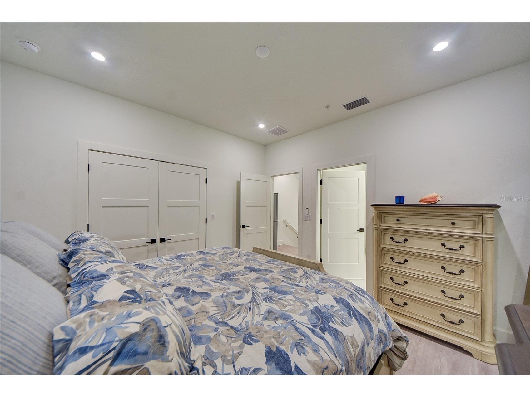 323 15th Street N Saint Petersburg FL 33705 TB8465064 image36