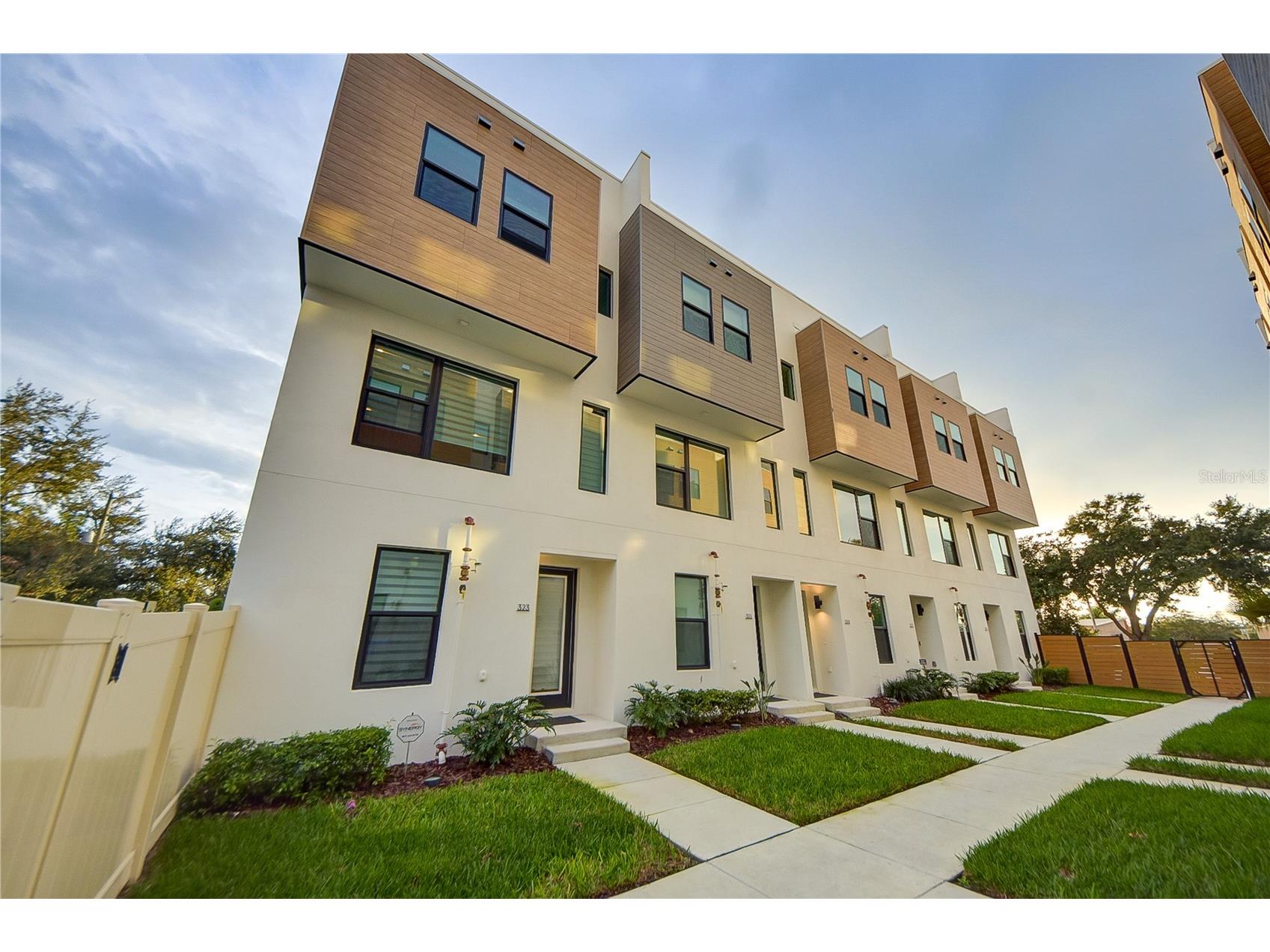 323 15th Street N Saint Petersburg FL 33705 TB8505690 image1