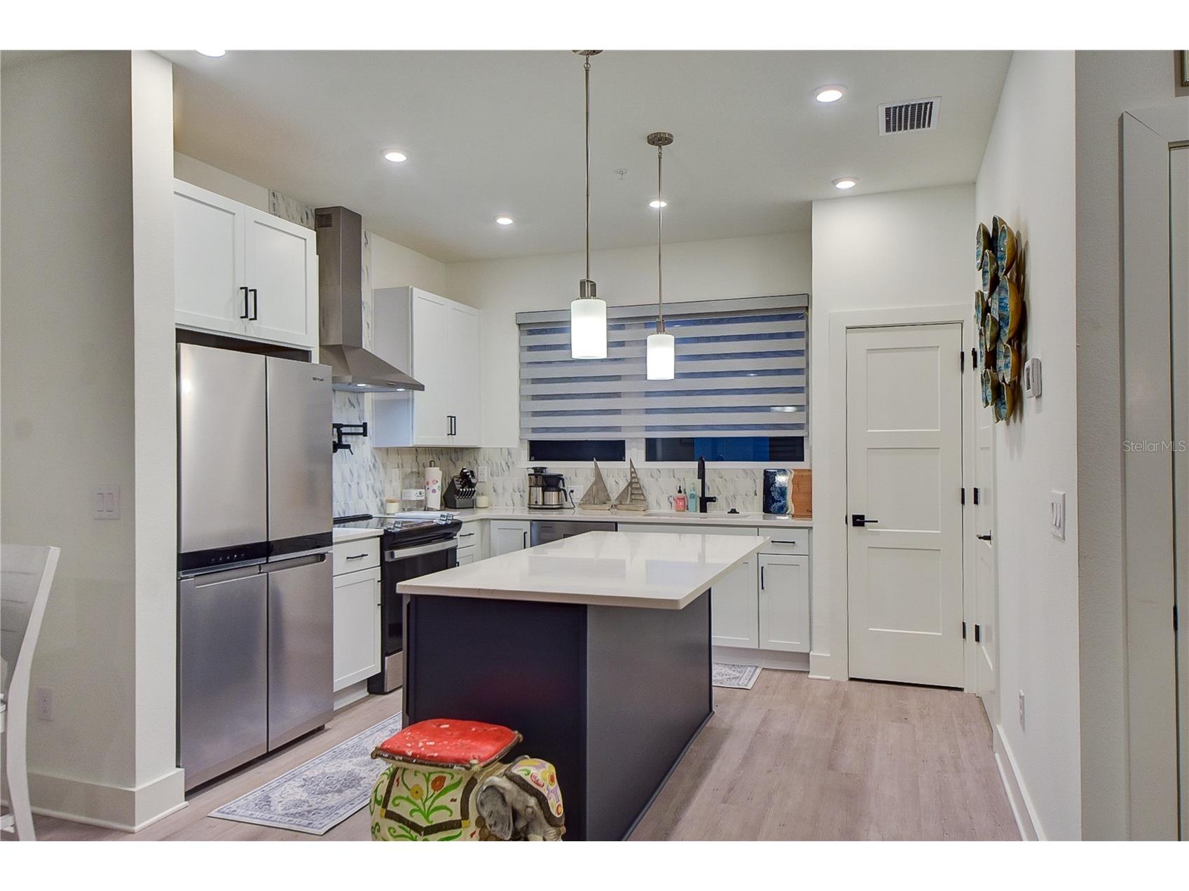 323 15th Street N Saint Petersburg FL 33705 TB8505690 image18