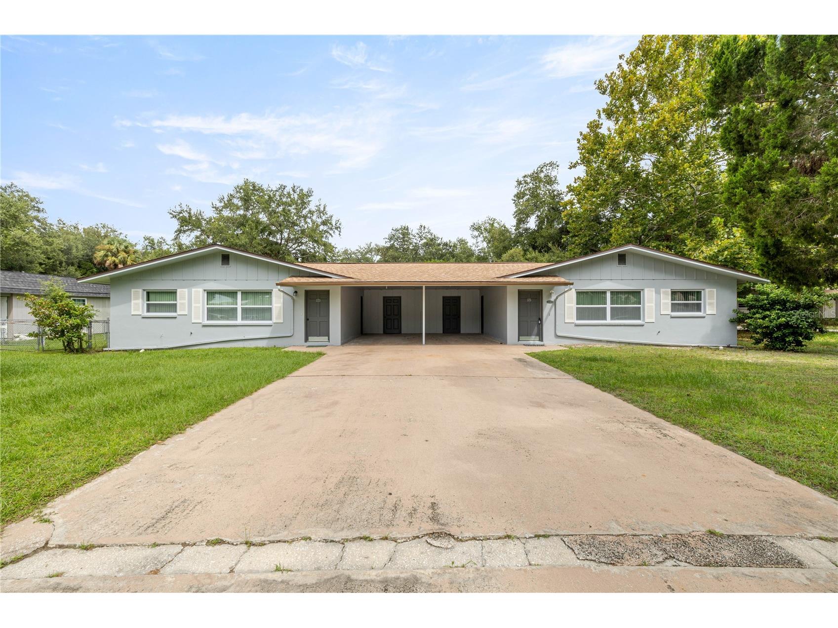 323 & 325 N Lochview Terrace Crystal River FL 34429 TB8427232 image1