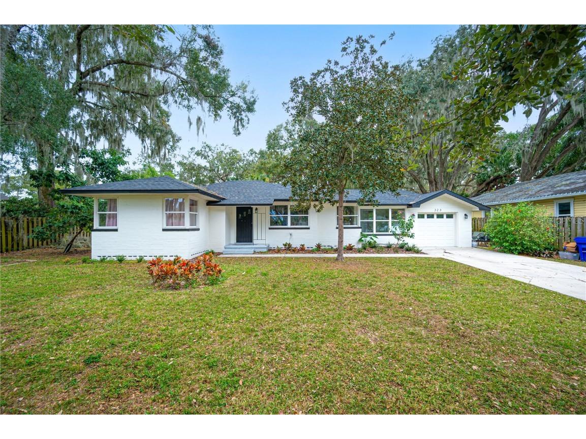323 Allamanda Drive Lakeland FL 33803 L4941284 image1