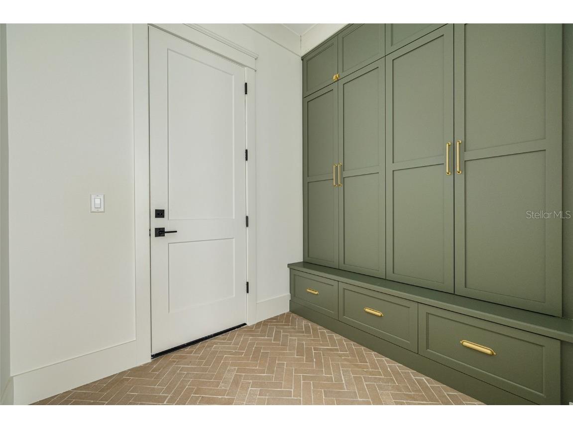 323 Appian Way NE Saint Petersburg FL 33704 TB8343227 image28