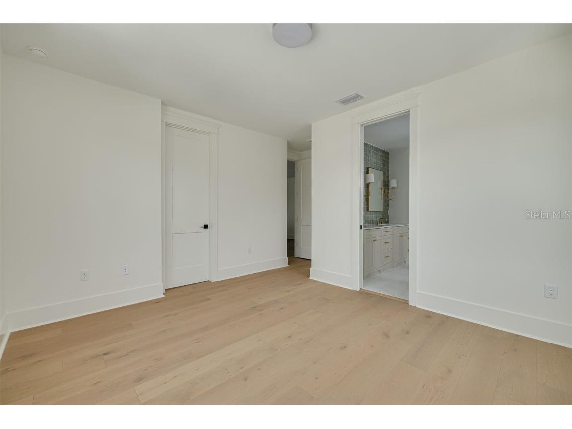 323 Appian Way NE Saint Petersburg FL 33704 TB8343227 image43