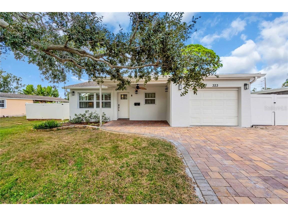 323 Freeport Avenue NE Saint Petersburg FL 33702 TB8441048 image1