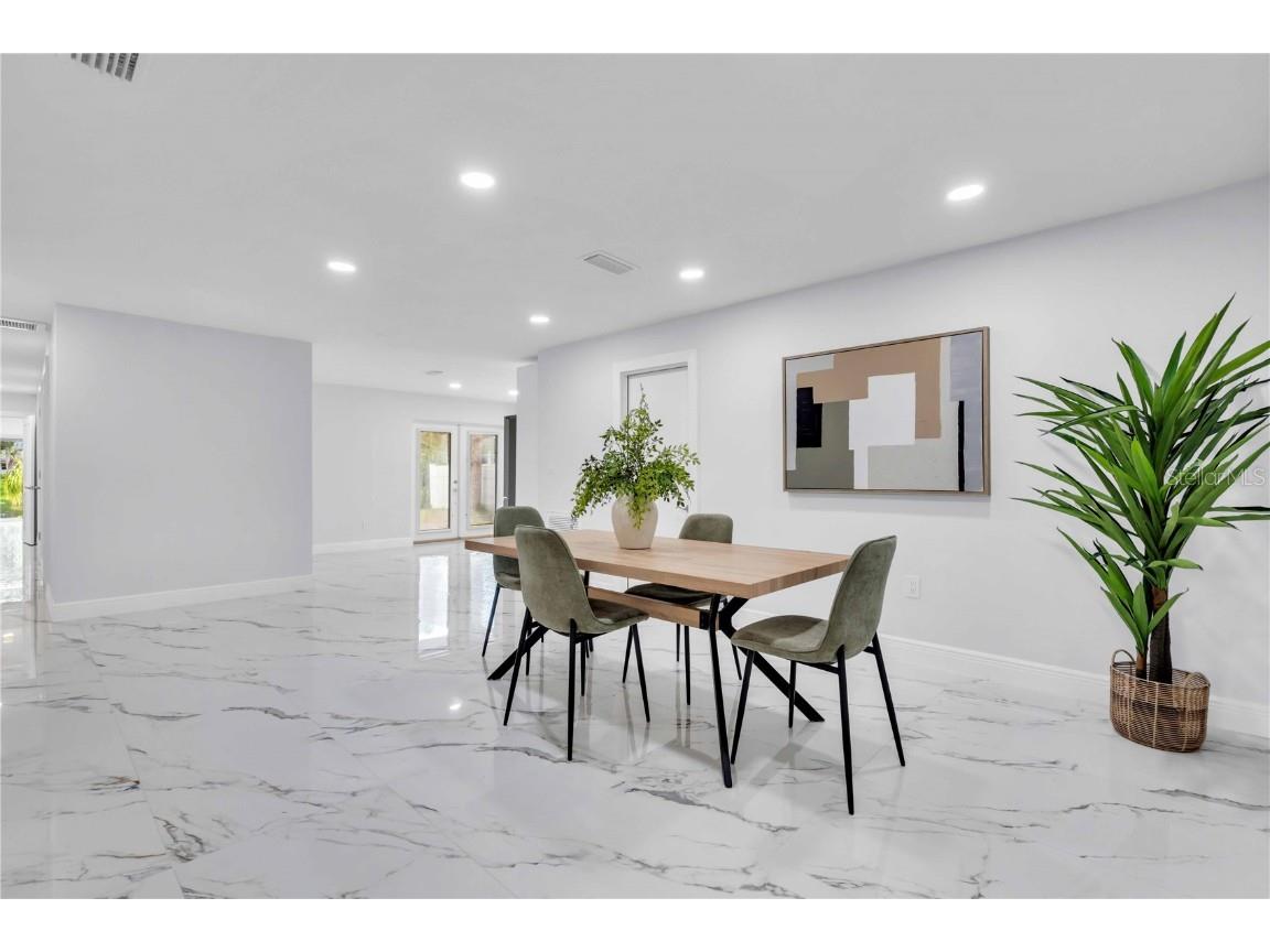 323 Freeport Avenue NE Saint Petersburg FL 33702 TB8441048 image10