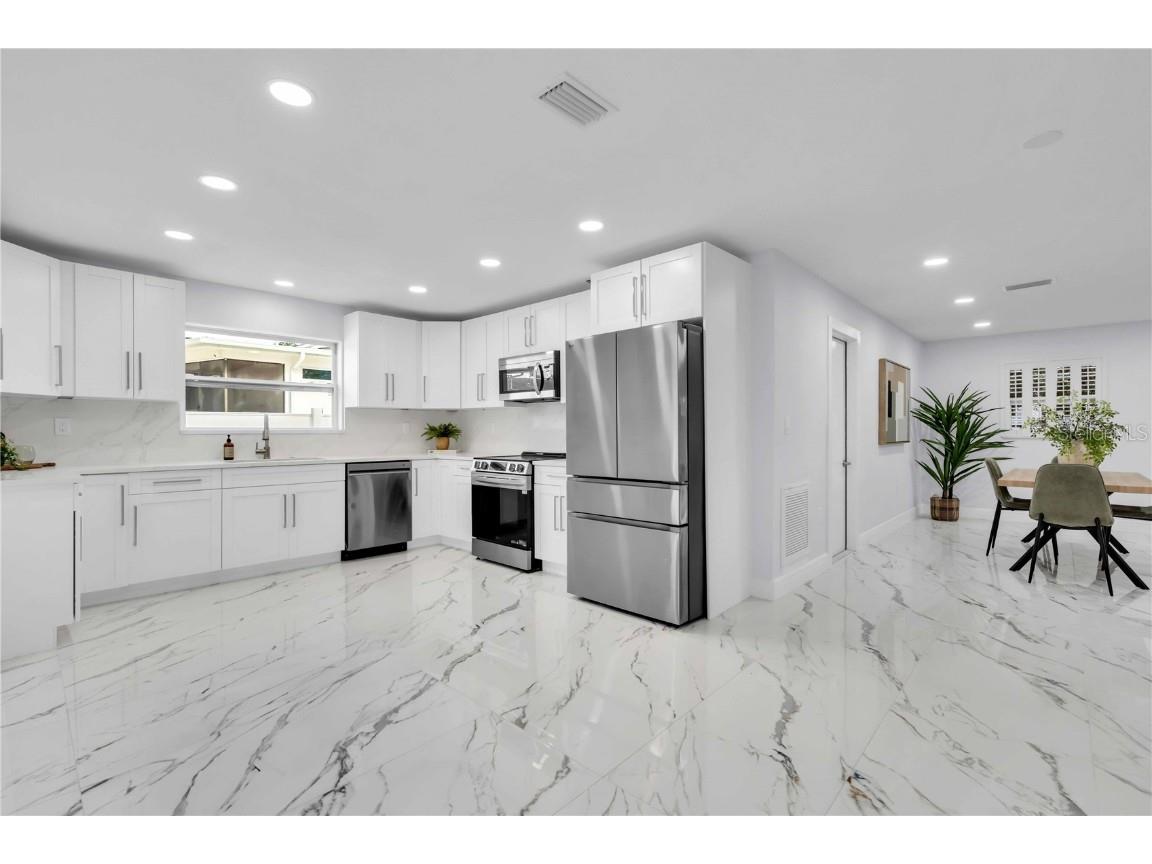 323 Freeport Avenue NE Saint Petersburg FL 33702 TB8441048 image11