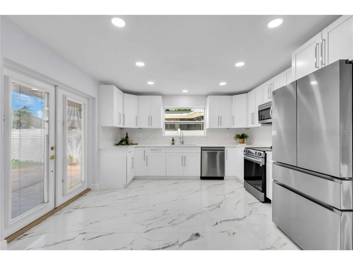 323 Freeport Avenue NE Saint Petersburg FL 33702 TB8441048 image13