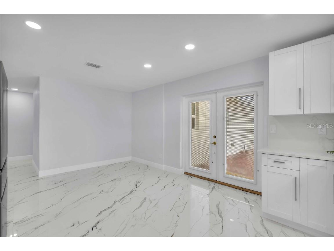 323 Freeport Avenue NE Saint Petersburg FL 33702 TB8441048 image14