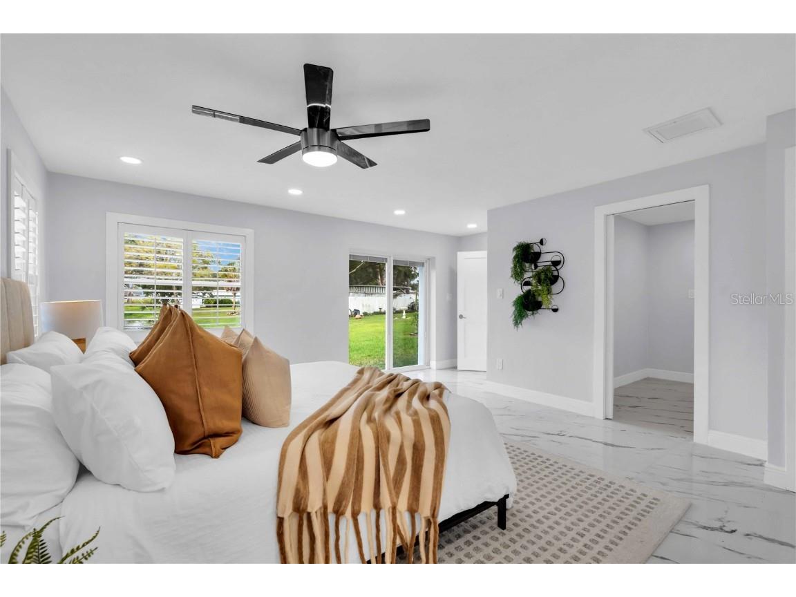 323 Freeport Avenue NE Saint Petersburg FL 33702 TB8441048 image17