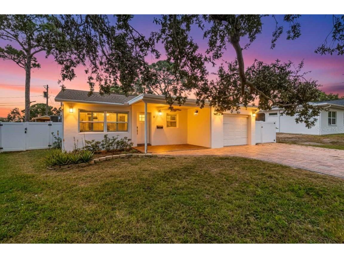 323 Freeport Avenue NE Saint Petersburg FL 33702 TB8441048 image2