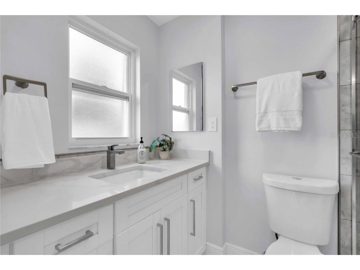 323 Freeport Avenue NE Saint Petersburg FL 33702 TB8441048 image20