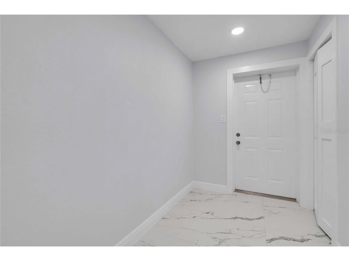 323 Freeport Avenue NE Saint Petersburg FL 33702 TB8441048 image22