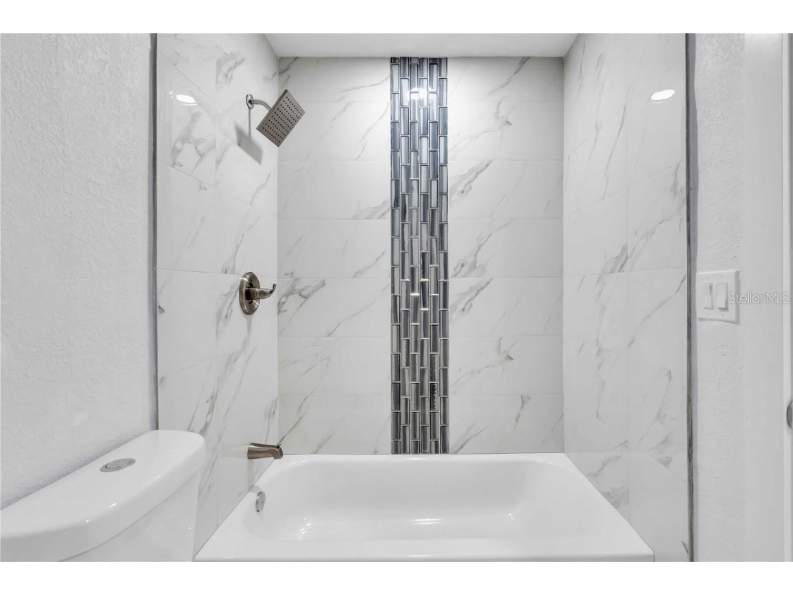 323 Freeport Avenue NE Saint Petersburg FL 33702 TB8441048 image29