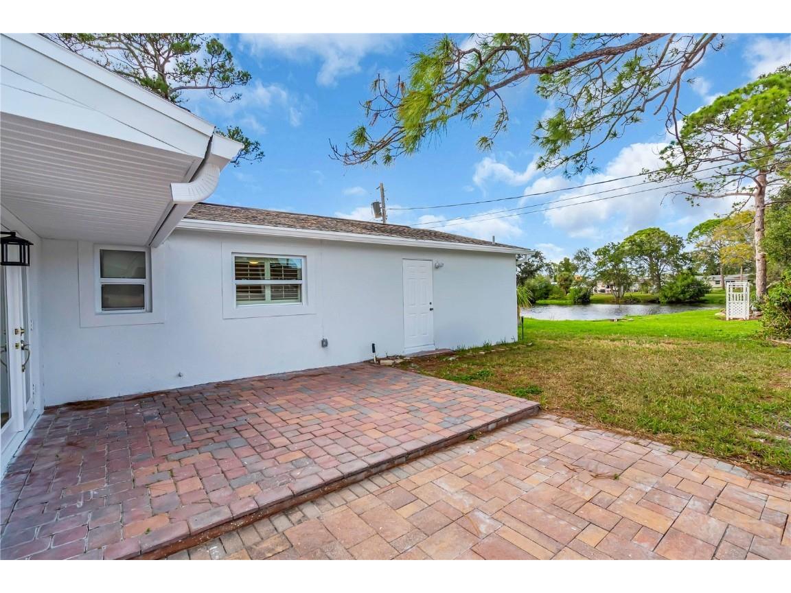 323 Freeport Avenue NE Saint Petersburg FL 33702 TB8441048 image33