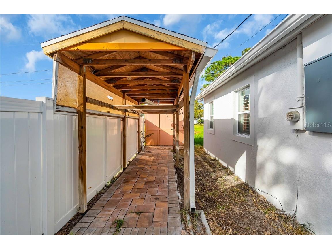 323 Freeport Avenue NE Saint Petersburg FL 33702 TB8441048 image36