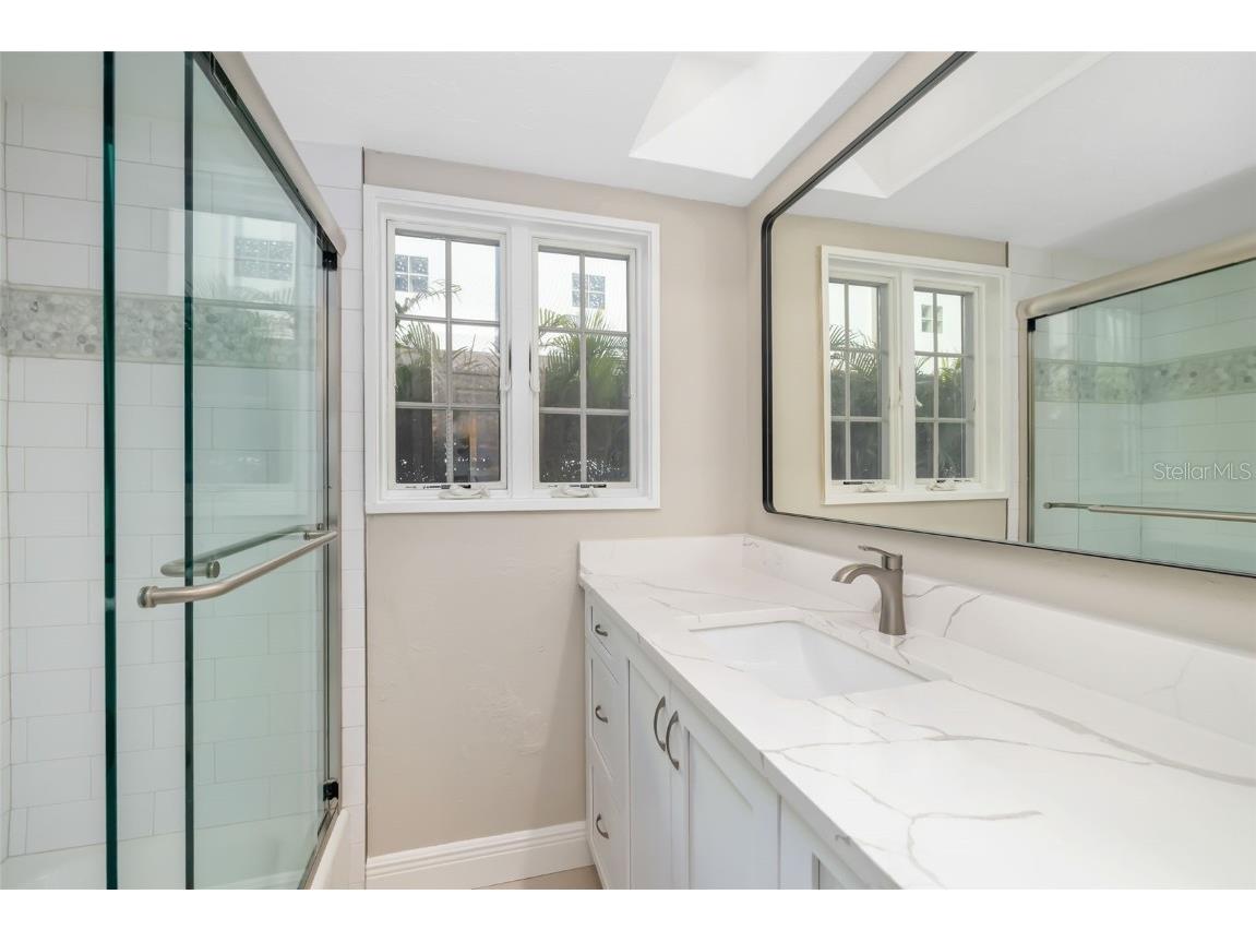 323 Madison Drive Sarasota FL 34236 - LIDO BEACH A4675043 image11