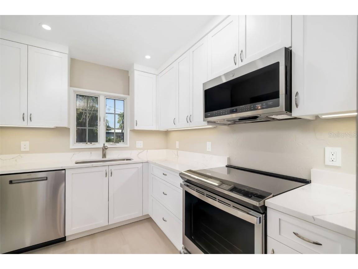 323 Madison Drive Sarasota FL 34236 - LIDO BEACH A4675043 image14