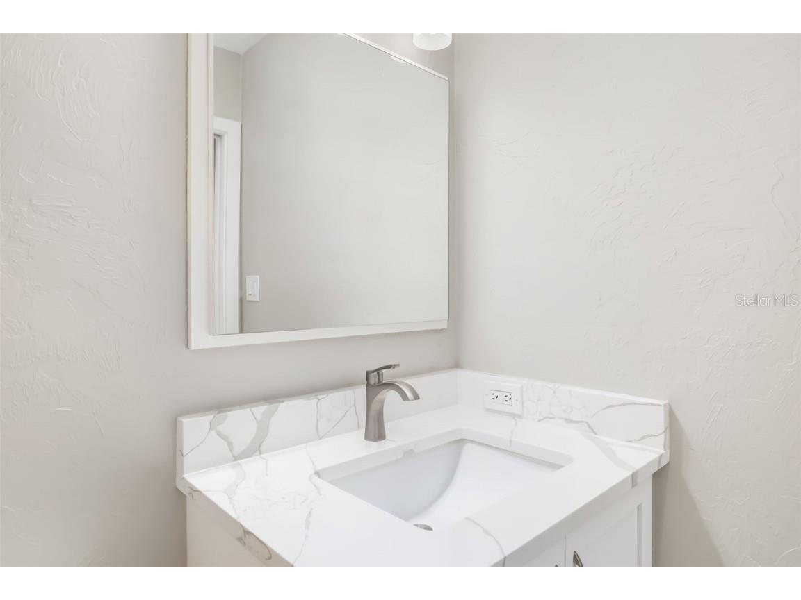 323 Madison Drive Sarasota FL 34236 - LIDO BEACH A4675043 image17