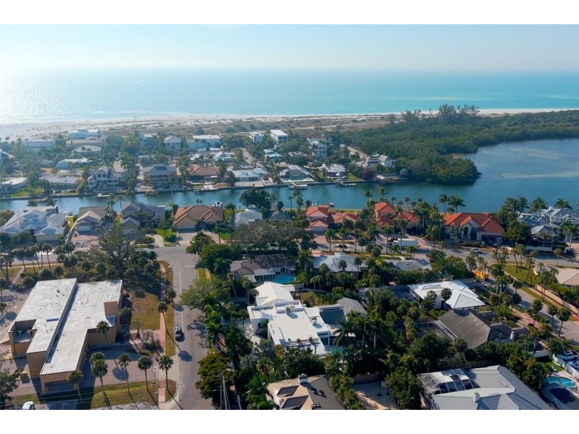 323 Madison Drive Sarasota FL 34236 - LIDO BEACH A4675043 image2