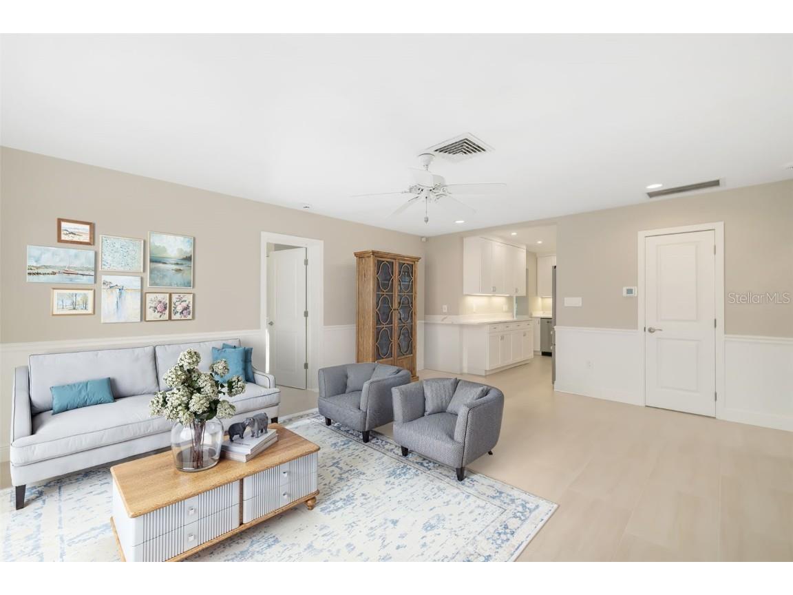 323 Madison Drive Sarasota FL 34236 - LIDO BEACH A4675043 image3