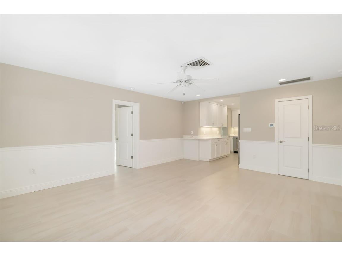 323 Madison Drive Sarasota FL 34236 - LIDO BEACH A4675043 image4