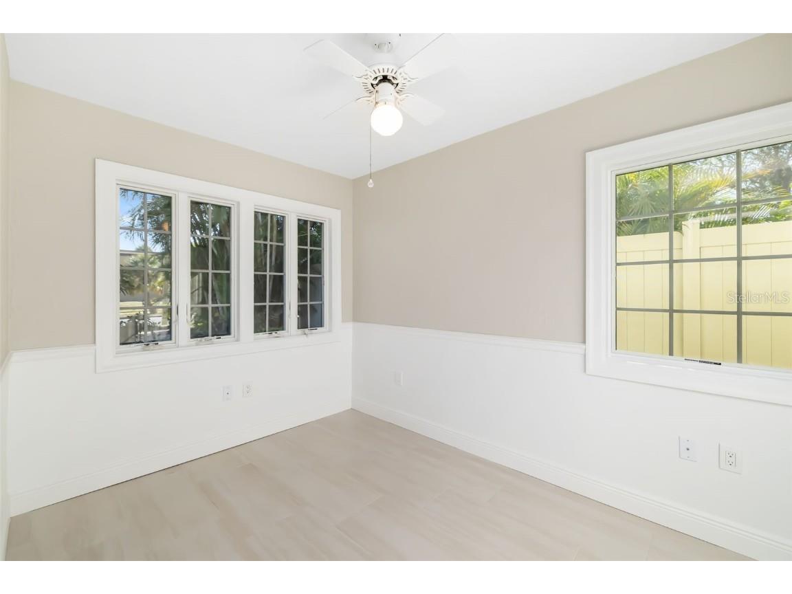 323 Madison Drive Sarasota FL 34236 - LIDO BEACH A4675043 image6