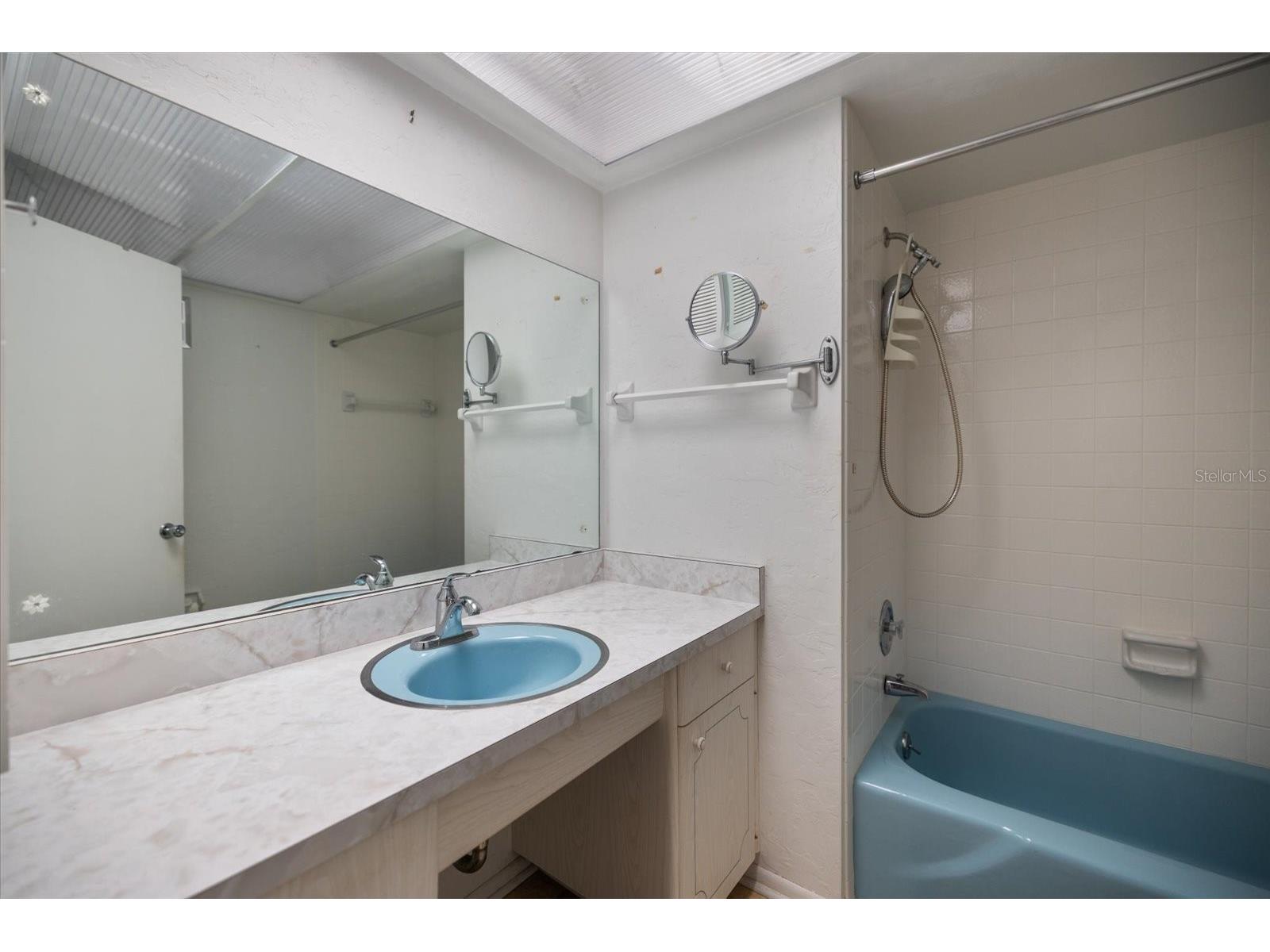 3230 Village Green Drive #1032 Sarasota FL 34239 A4683197 image14