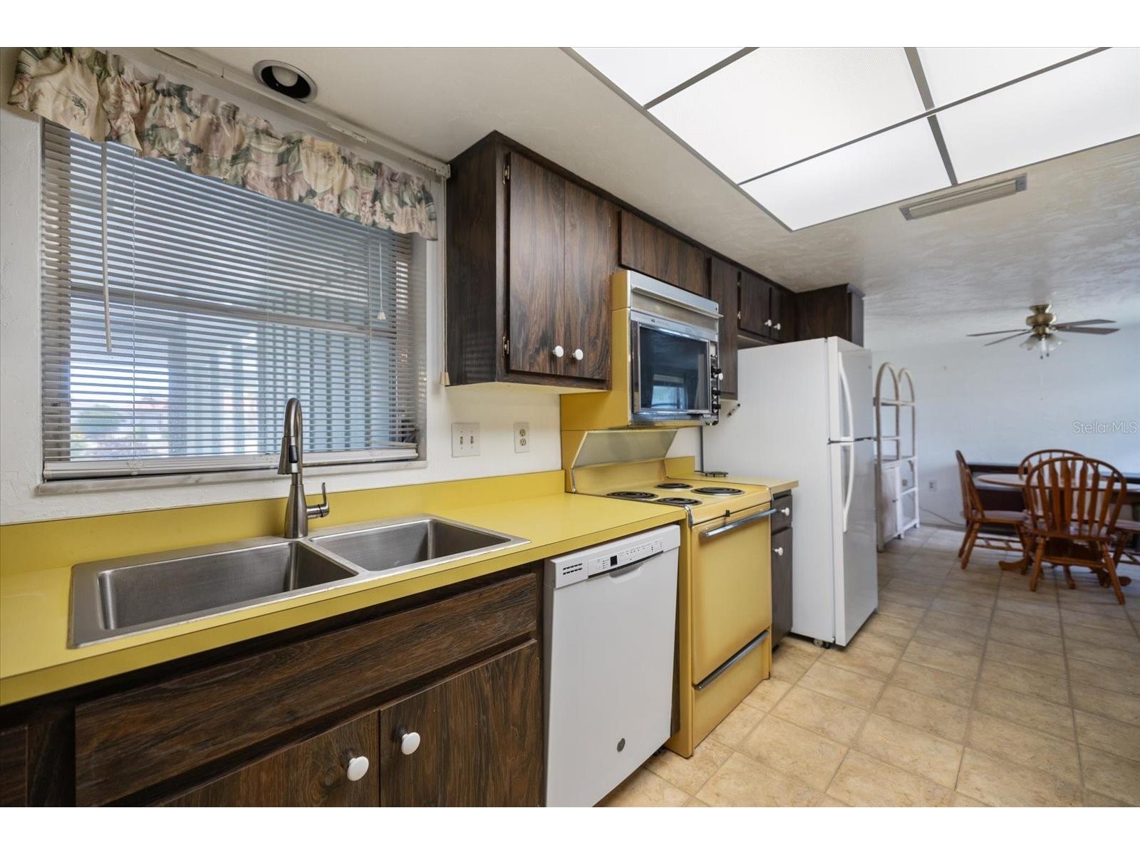 3230 Village Green Drive #1032 Sarasota FL 34239 A4683197 image6