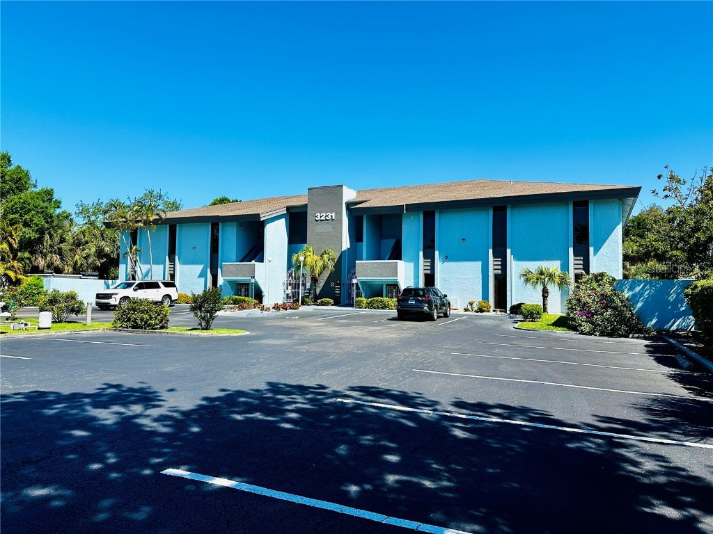 3231 Gulf Gate Drive Sarasota FL 34231 A4612143 image1