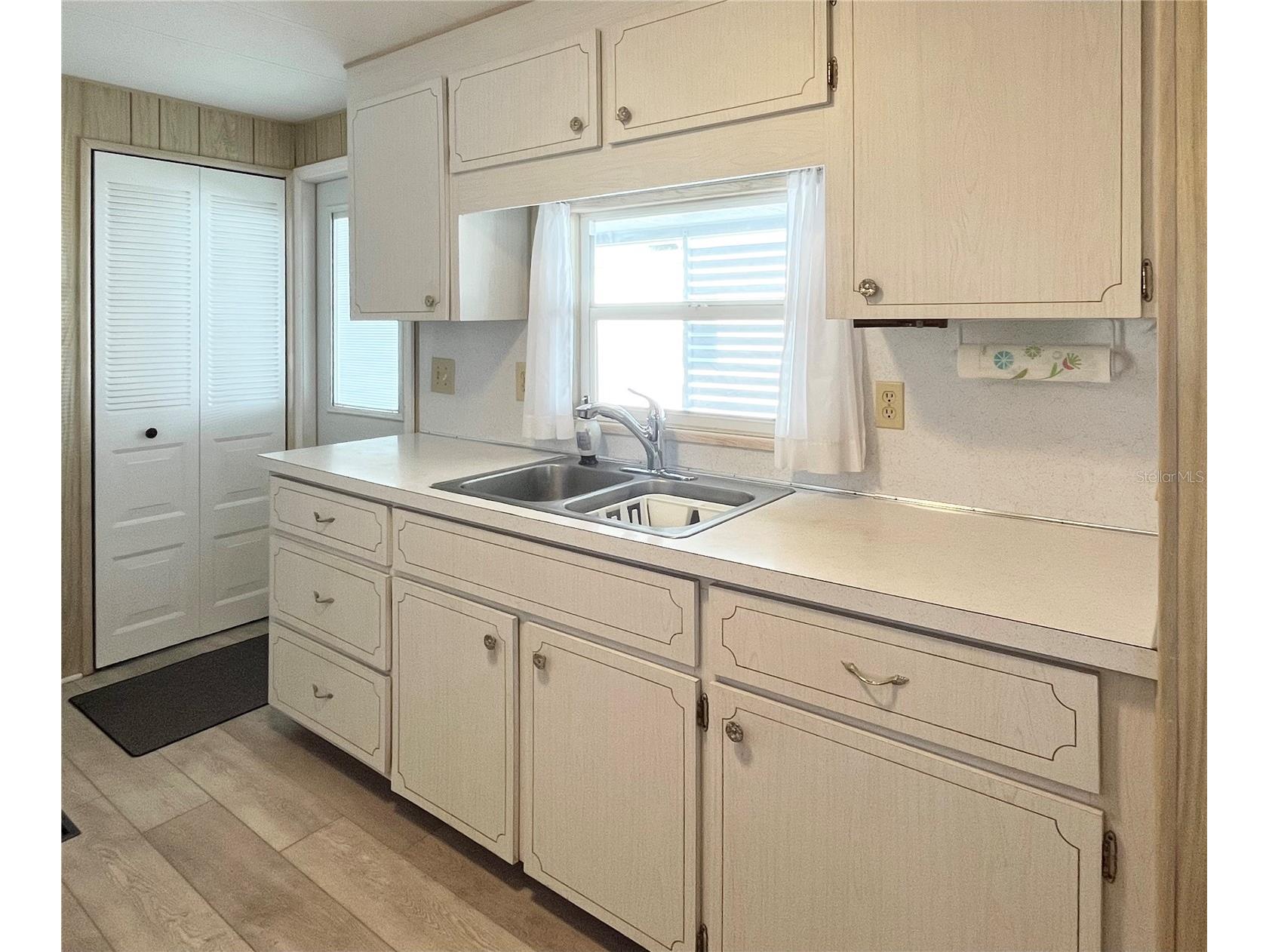 3232 Ash Terrace Sarasota FL 34237 A4680691 image12