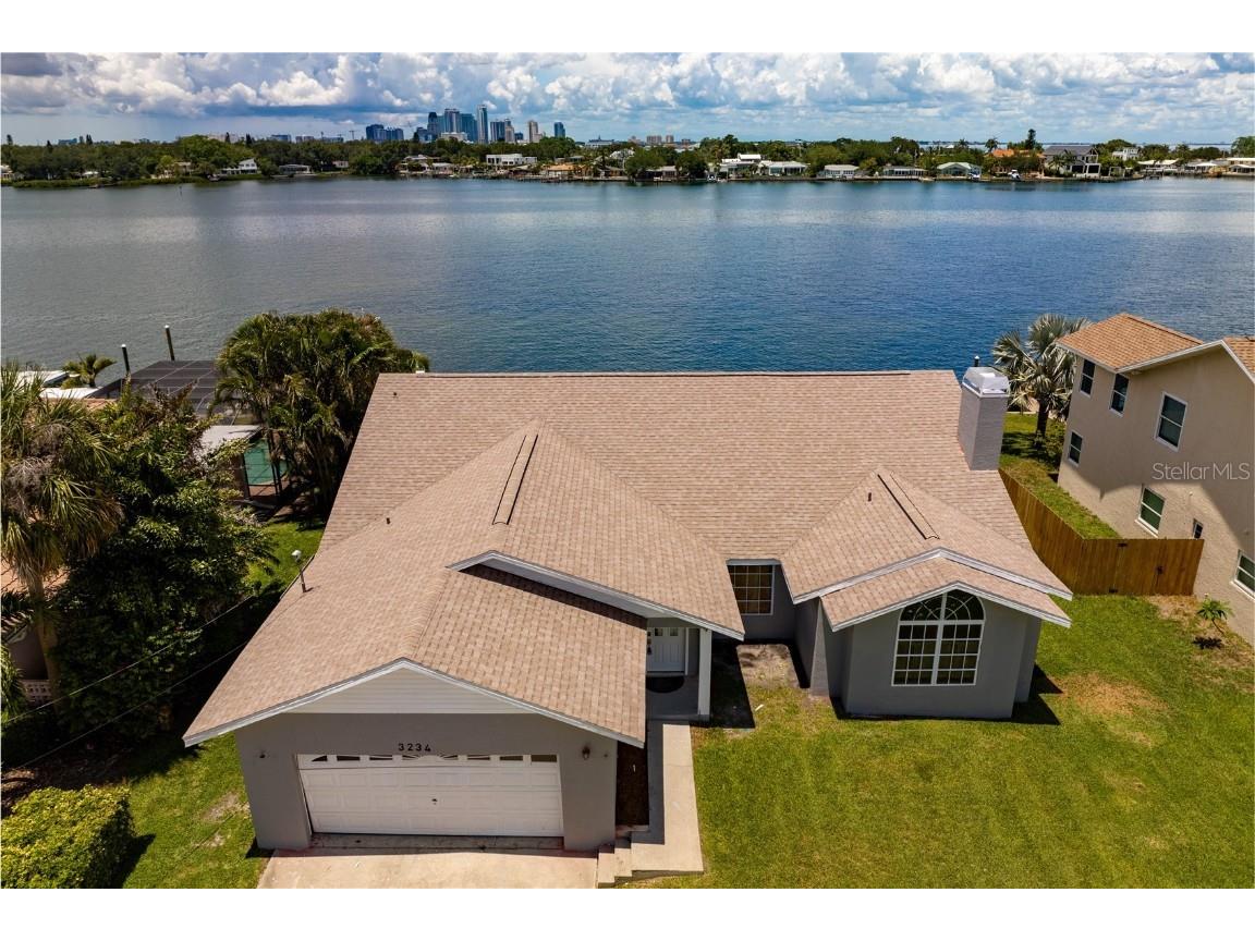 3234 Coquina Key Drive SE Saint Petersburg FL 33705 U8200840 image1