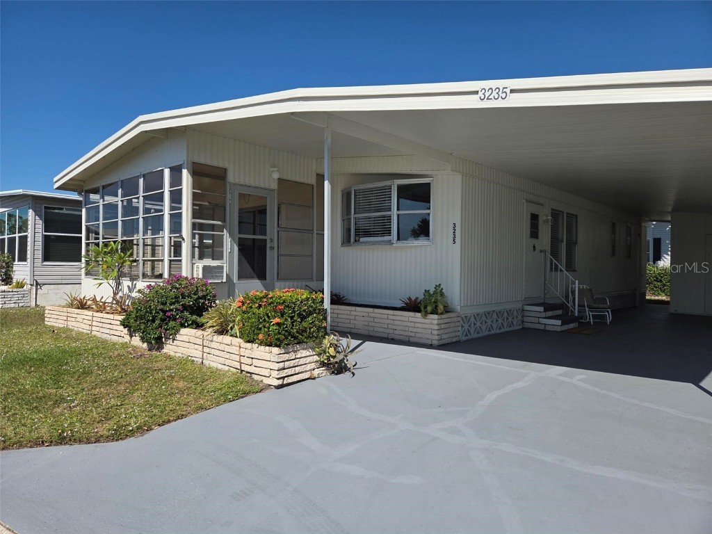 3235 Sweet Bay Terrace Sarasota FL 34237 A4669964 image4