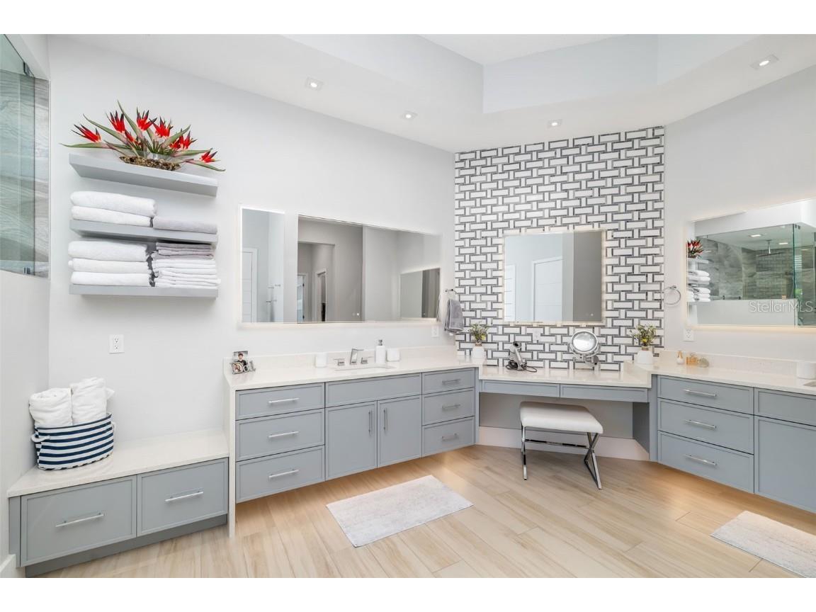 3236 Founders Club Drive Sarasota FL 34240 A4670256 image39