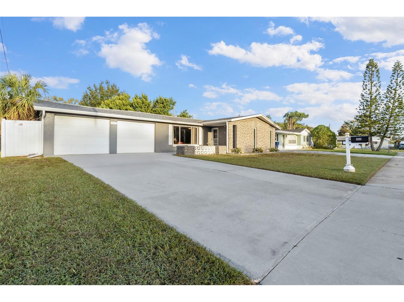 3237 Sanford Drive Holiday FL 34691 TB8485217 image1