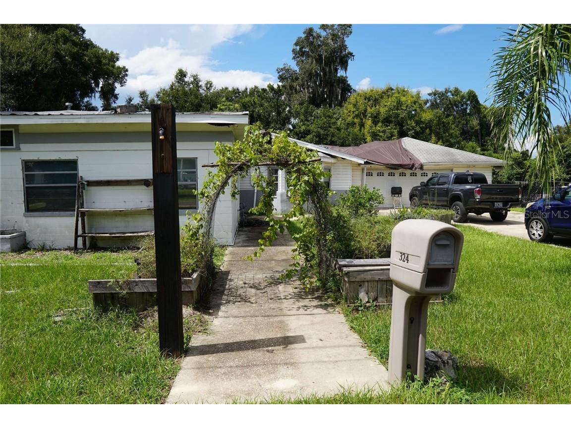324 N Fairview Avenue Deland FL 32724 A4624518 image1