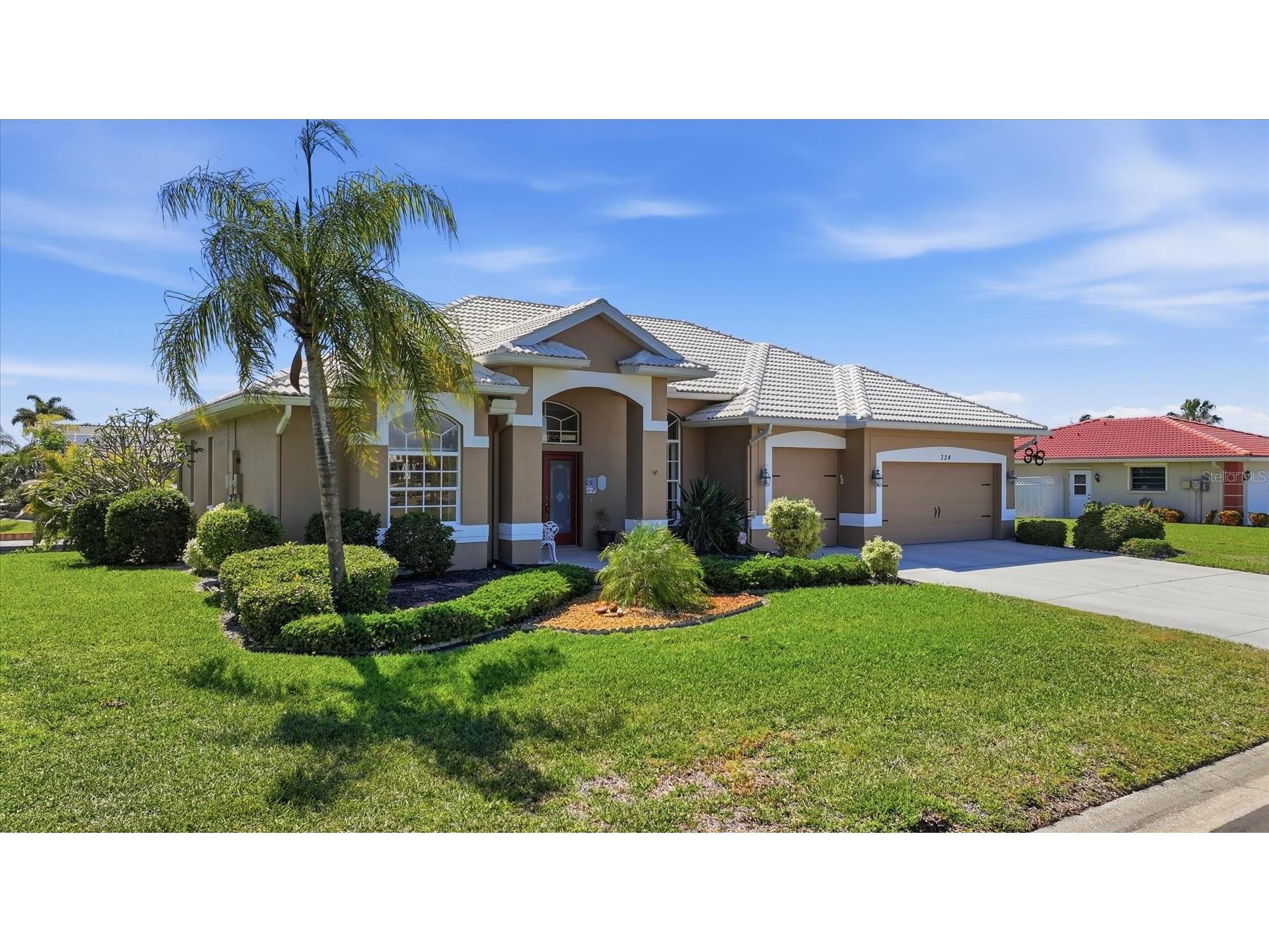 324 Oakwood Circle Englewood FL 34223 D6147206 image1