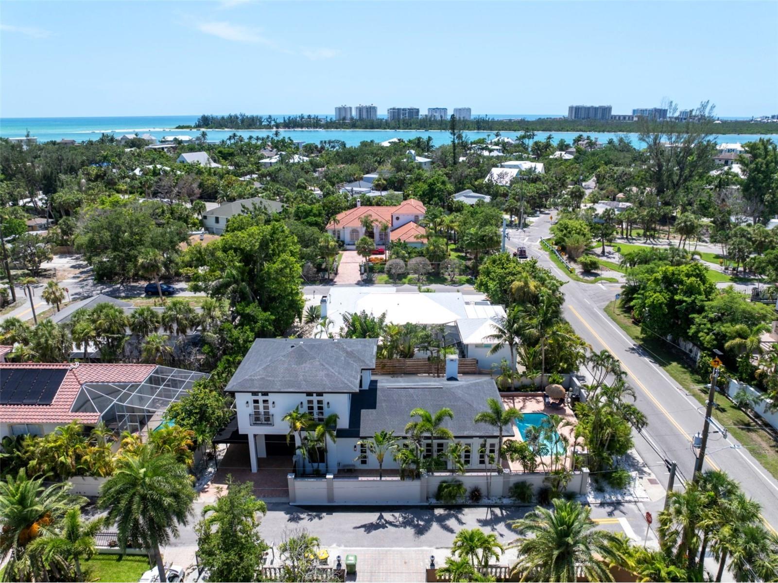 324 Siesta Drive Sarasota FL 34242 A4692790 image1